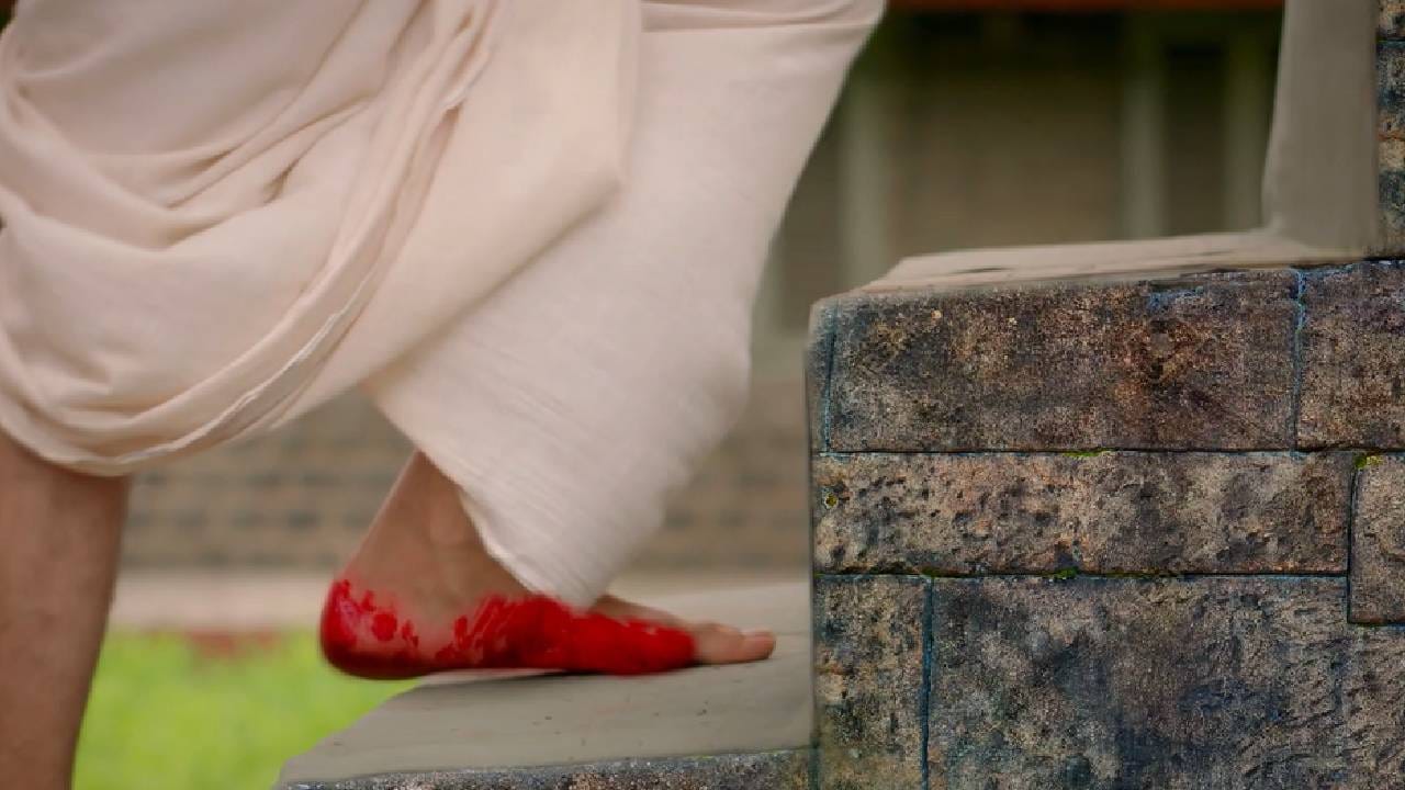 या वेब सीरिजमध्ये अभिनेता भूषण प्रधानने दामोदर चाफेकर, क्षितीश दातेनं बाळकृष्ण आणि शिवराज वायचळने वासुदेव यांची भूमिका साकारली आहे. तर अभिनेते सुनील बर्वे हे लोकमान्य टिळकांच्या भूमिकेत आहेत. ही वेब सीरिज तुम्ही ZEE5 या ओटीटी प्लॅटफॉर्मवर पाहू शकता.