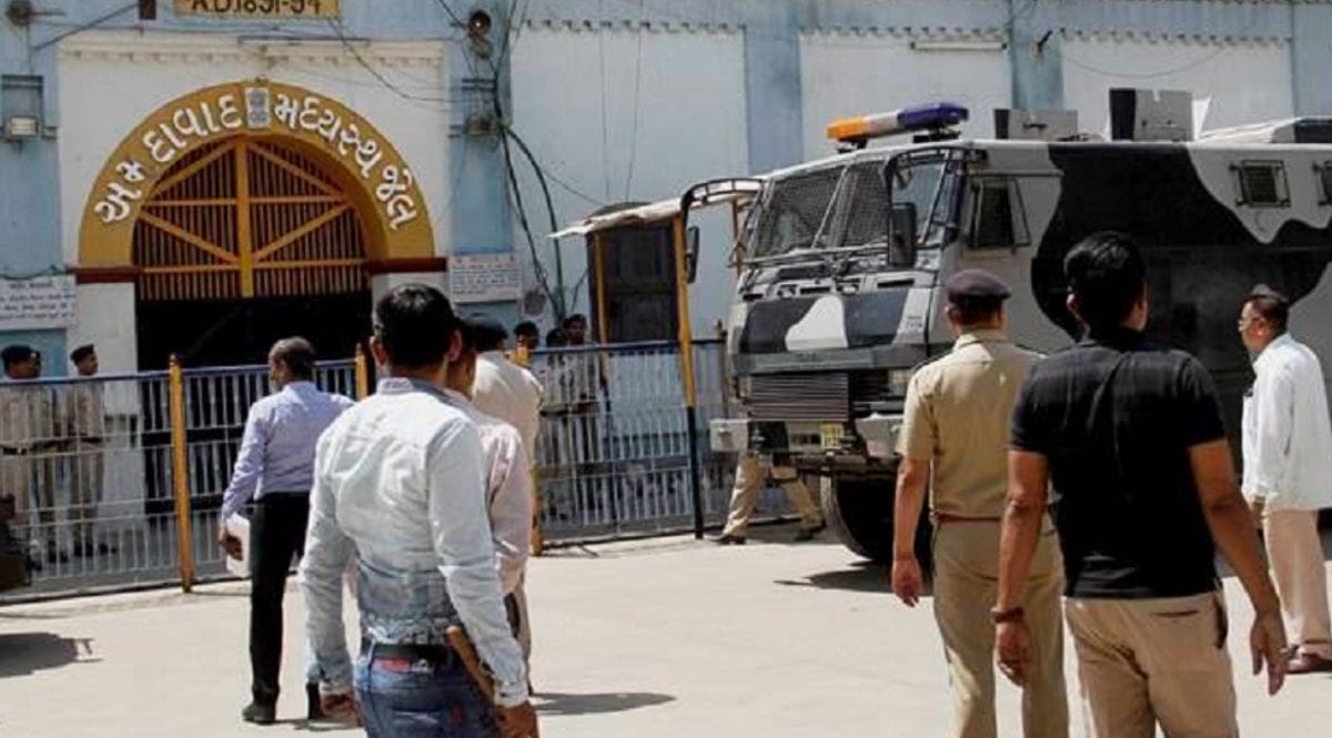 38 जणांना फाशी, 11 जणांना जन्मठेप, साखळी बॉम्बस्फोटातील दोषींची शिक्षा कायम; हायकोर्टाचा मोठा निर्णय 38 जणांना फाशी, 11 जणांना जन्मठेप, साखळी बॉम्बस्फोटातील दोषींची शिक्षा कायम; हायकोर्टाचा मोठा निर्णय