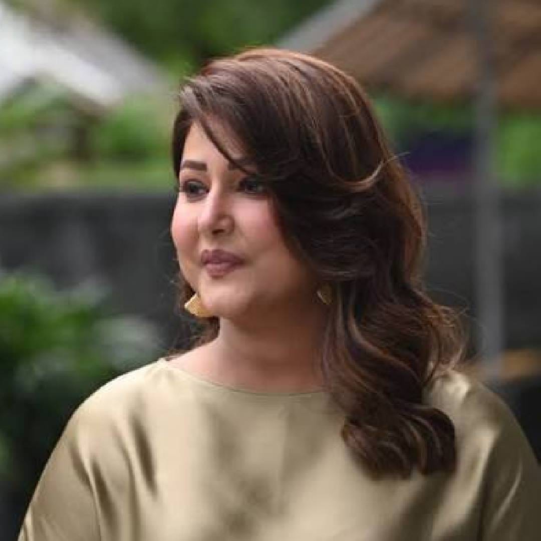 हिना खानने 'ये रिश्ता क्या कहलाता है', 'कसौटी जिंदगी की 2' यांसारख्या मालिकांमध्ये आणि बिग बॉस या रिअॅलिटी शोमध्ये काम केलं आहे. टेलिव्हिजनवरील आघाडीच्या अभिनेत्रींमध्ये तिचं नाव आवर्जून घेतलं जातं. नुकतीच तिने रुबिना दिलैकच्या चॅट शोमध्ये उपस्थिती लावली होती. या शोमध्ये ती तिच्या खासगी आयुष्याविषयी मोकळेपणे व्यक्त झाली होती.