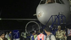 Mumbai | अचानक विमानातून धूर येऊ लागला अन्…194 प्रवासी असलेल्या विमानाचं इमर्जेन्सी लँडिंग