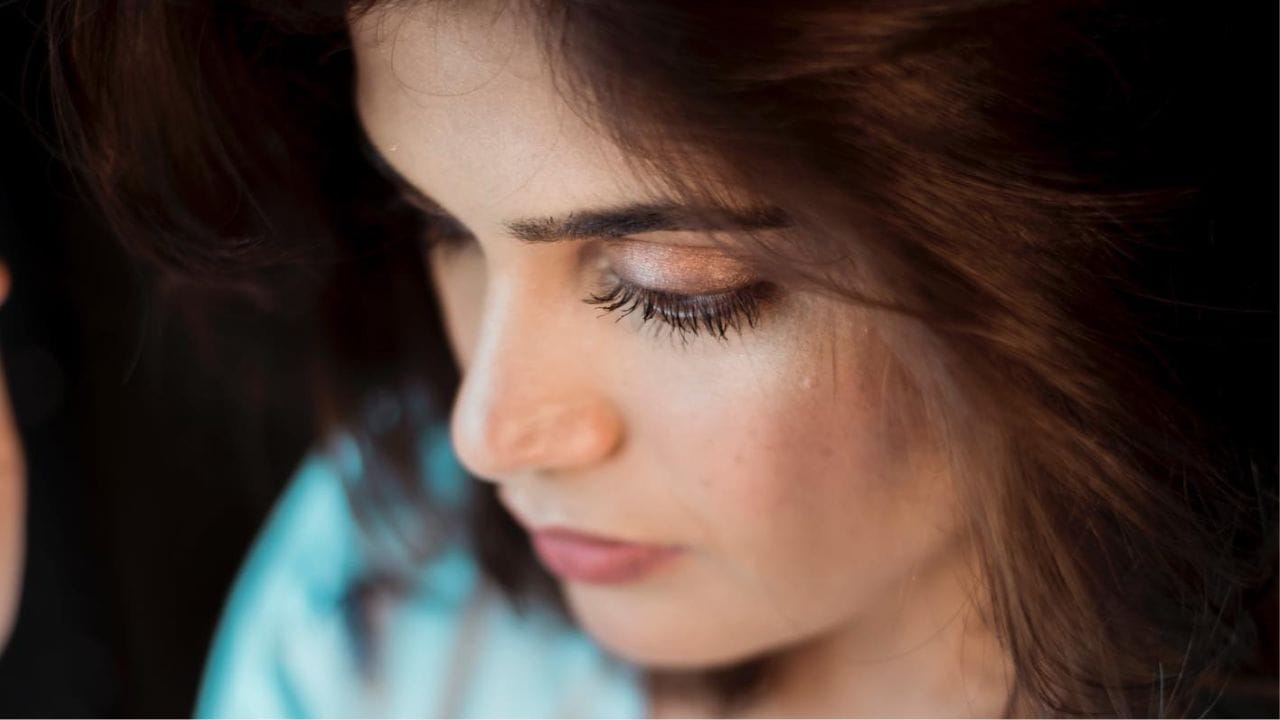 "सॉरी गेले ते दिवस आता. आधी मी बावळट असताना, इनोसंट असताना आला असतात तर कदाचित मी होसुद्धा म्हणून बसले असते. आपण तेव्हा तरुण असतो बघ, स्विमिंग कॉस्टम घालून मी मस्त बिकिनी शॉट्स दिलेही असते, ठीक आहे, तेवढ्या वेळापुरतं ठीक आहे. पण आता नाही", असं तिने राजश्री मराठीला दिलेल्या मुलाखतीत स्पष्टपणे सांगितलं.