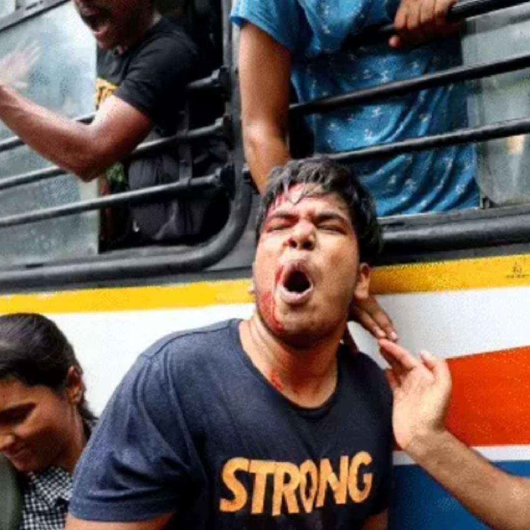 यात असंख्य आंदोलन जखमी झाले. 'इन्कलाब जिंदाबाद'च्या घोषणा देत मोठ्य संख्येने आंदोलकांनी राजीव चौक आणि मंडी हाऊस मेट्रो स्थानकांमध्ये प्रवेश केला.