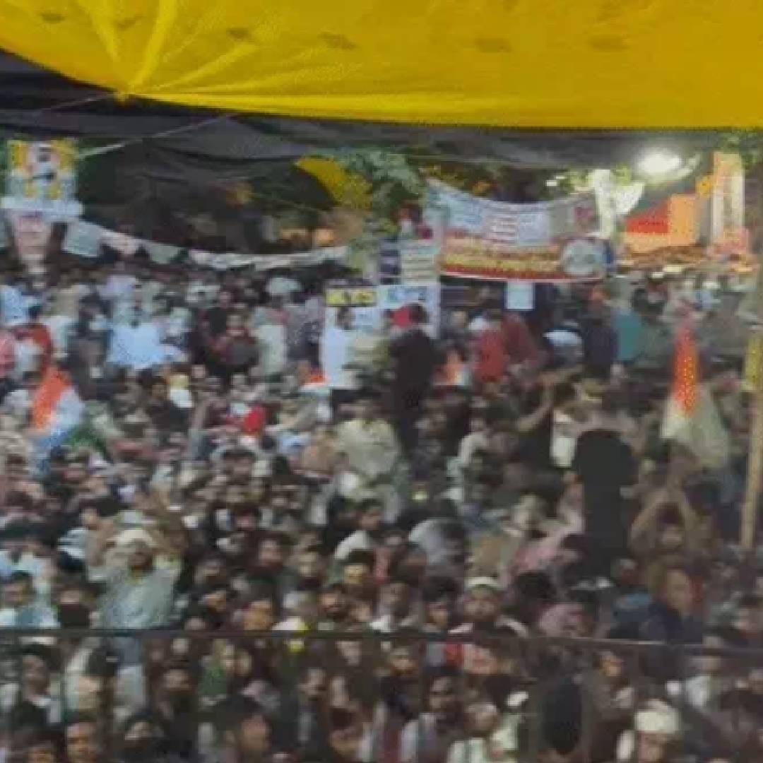नीट पेपरफुटी प्रकरण आणि केंद्रीय शिक्षणमंत्री धर्मेंद्र प्रधान यांच्या राजीनाम्याच्या मागणीसाठी दिल्लीतील जंतर मंतर याठिकाणी कॉक्रोच जनता पार्टीकडून संसदेवर धडक मोर्चा काढण्यात आला.