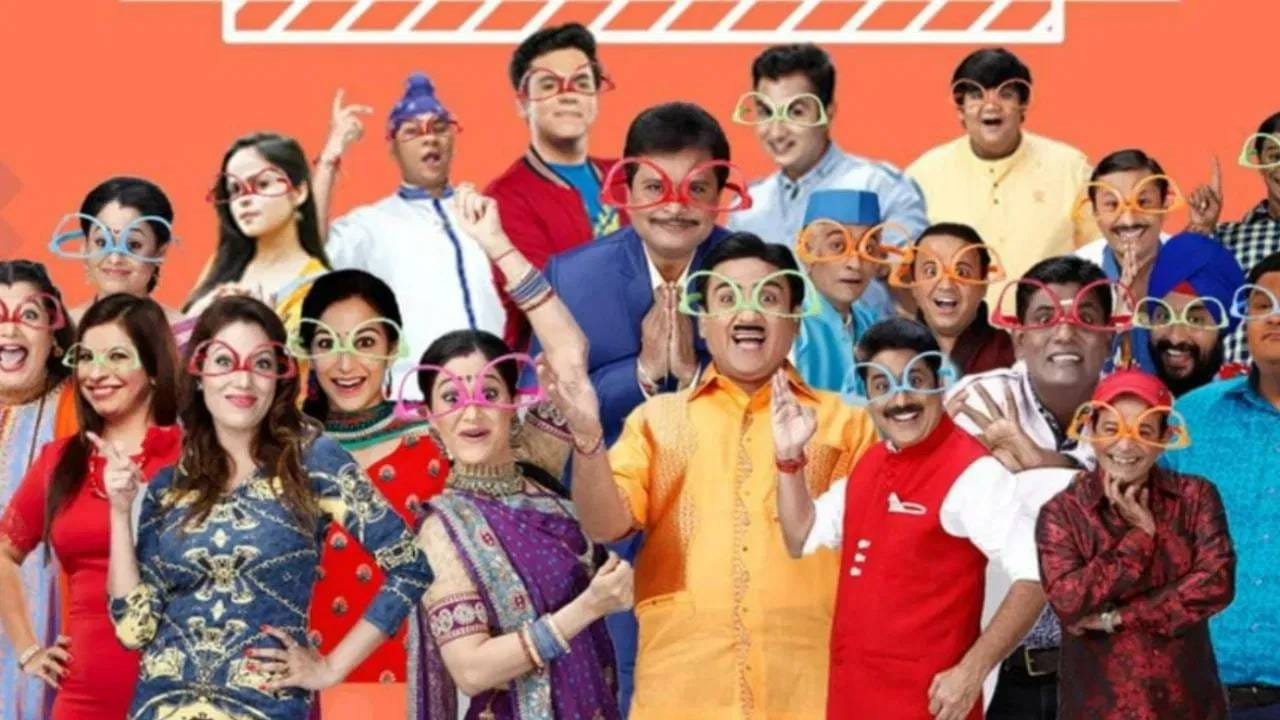 'तारक मेहता का उल्टा चष्मा' ही मालिका गेल्या 18 वर्षांपासून प्रेक्षकांच्या मनावर अधिराज्य गाजवत आहे. या मालिकेच्या सुरुवातीपासूनच अनेक पात्रे शोशी जोडलेली आहेत. दिलीप जोशी हे त्यापैकीच एक मोठं नाव असून, ते यात 'जेठालाल'ची भूमिका साकारतात. जेठालालच्या भमिकेमुळे ते घराघरात आणि प्रेक्षकांच्या हृदयात पोहोचले. मात्र गेल्या काही काळापासून, 'जेठालाल'चे पात्र मालिकेतून काढून टाकले जाणार असल्याची चर्चा सुरू झाली होती. या बातमीमुळे चाहत्यांमध्ये खळबळ उडाली आहे. कारण दिलीप जोशी ही मालिका सोडणार आहेत असाच सर्वांचा समज झाला होता.