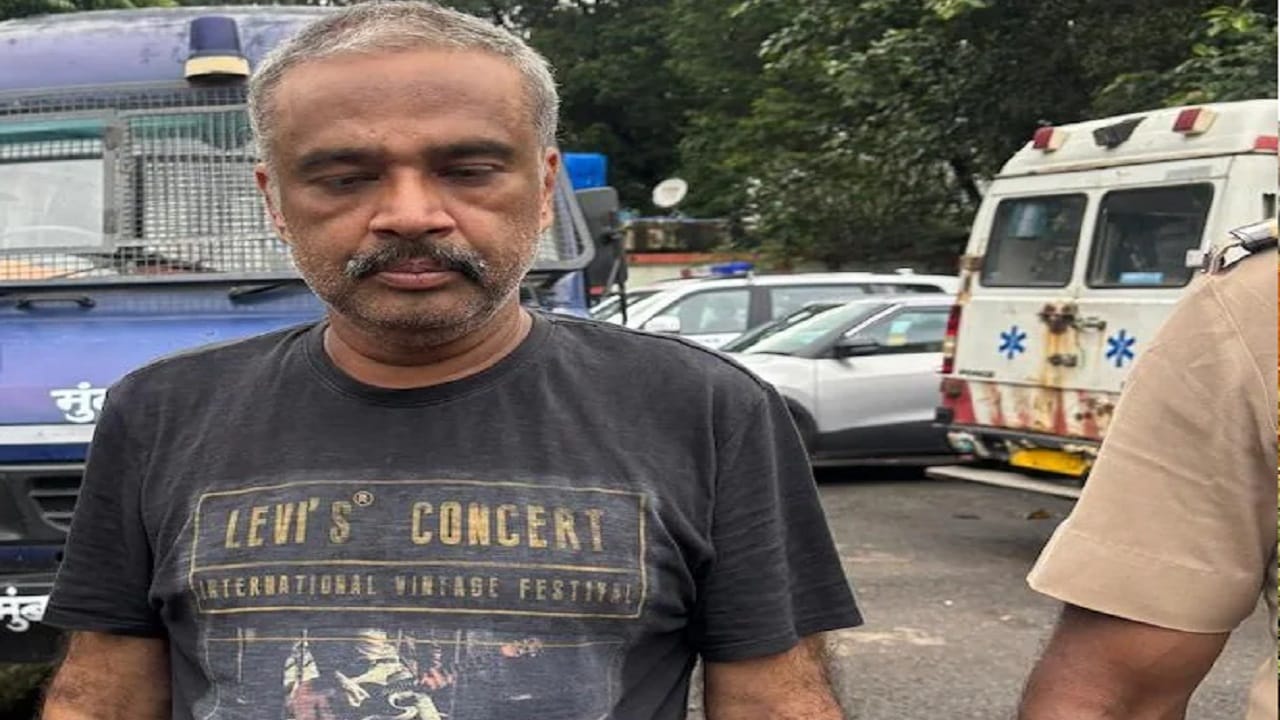 विधवा - घटस्फोटीत महिलांचा सीरियल ठग... फक्त लैंगिक अत्याचारच नाही तर..., पोलिसांची मोठी कारवाई विधवा - घटस्फोटीत महिलांचा सीरियल ठग... फक्त लैंगिक अत्याचारच नाही तर..., पोलिसांची मोठी कारवाई