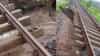 Mumbai Rain Railway Updates : पावसाचा कहर, रेल्वे ट्रॅकवरील खडीच वाहून गेली, कर्जत- खोपोली लोकल ठप्प, चाकरमान्यांचे मेगा हाल
