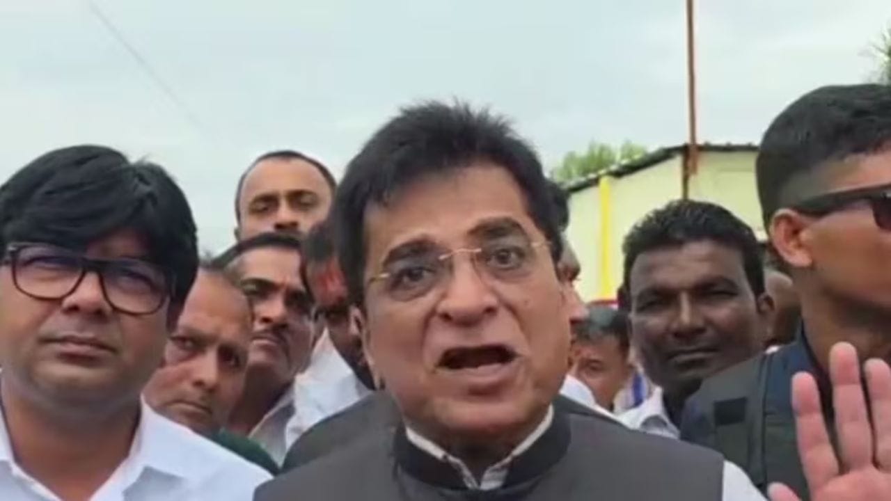 Sar Tan Se Juda controversy : ज्या शाळेत वाजले 'सर तन से जुदा', ती पाडावी लागेल, भाजपा नेते किरीट सोमय्या काय म्हणाले Sar Tan Se Juda controversy : ज्या शाळेत वाजले 'सर तन से जुदा', ती पाडावी लागेल, भाजपा नेते किरीट सोमय्या काय म्हणाले