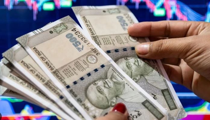 या निर्णयाबाबत खुद्द महिला व बालविकासमंत्री आदिती तटकरे यांनीच माहिती दिली आहे. त्यांनी सांगितल्यानुसार ज्या लाडक्या बहिणींची ई-केवायसी राहिलेली आहे, त्यांना आता ही प्रक्रिया पूर्ण करता येणार आहे.