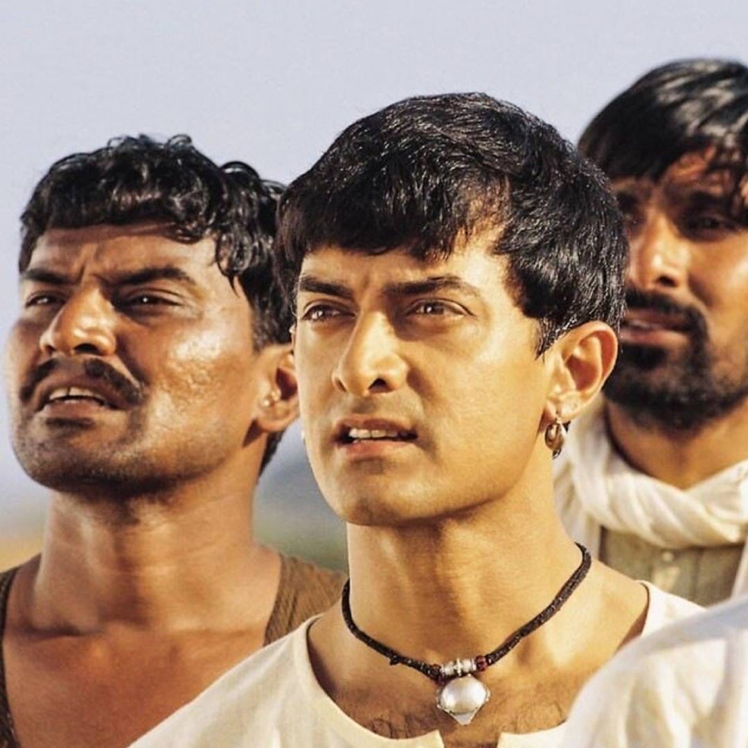 'लगान' हा आमिर खानच्या करिअरमधील अत्यंत महत्त्वपूर्ण चित्रपट आहे. हा चित्रपट बॉक्स ऑफिसवर यशस्वी होईल की नाही, अशी अनेकांना शंका होती. मात्र 'लगान' फक्त ब्लॉकबस्टरच बनला नाही, तर क्लासिक चित्रपटांच्या यादीत त्याने स्थान बनवलं.