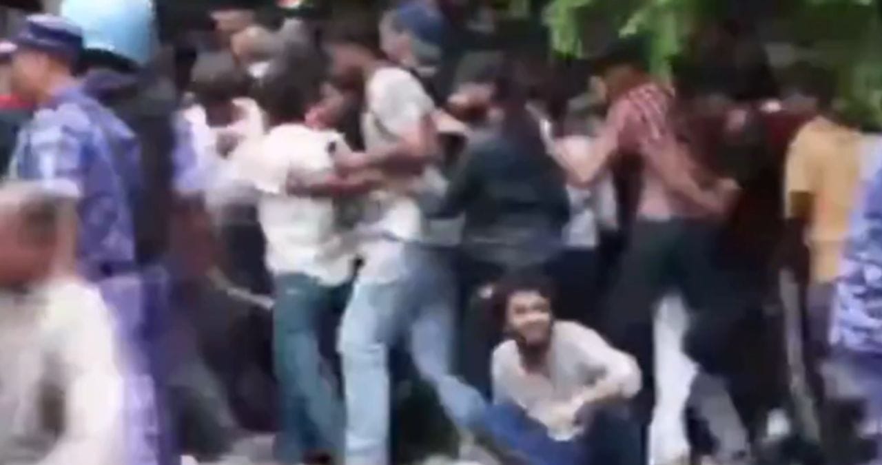 विद्यार्थ्यांच्या मोर्चावर लाठीमार, जंतरमंतरवरचं आंदोलन पेटलं, मेट्रो स्टेशन बंद, इंटरनेट जॅम विद्यार्थ्यांच्या मोर्चावर लाठीमार, जंतरमंतरवरचं आंदोलन पेटलं, मेट्रो स्टेशन बंद, इंटरनेट जॅम