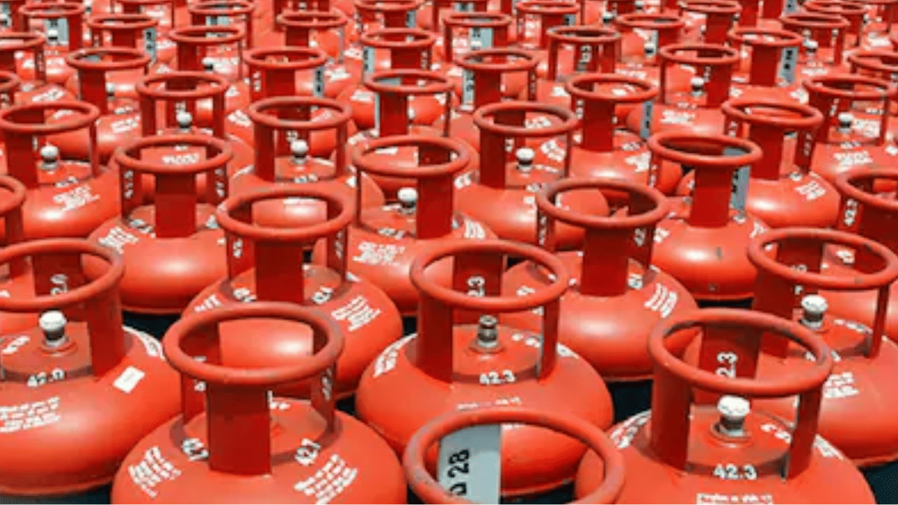 मुंबईकरांसाठी सर्वात मोठी आनंदाची बातमी, LPG संर्दभात मोठी अपडेट, ग्राहकांसाठी विशेष सेवा सुरु मुंबईकरांसाठी सर्वात मोठी आनंदाची बातमी, LPG संर्दभात मोठी अपडेट, ग्राहकांसाठी विशेष सेवा सुरु