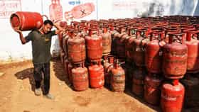 LPG Rate Today: घरगुती गॅस सिलेंडर होणार स्वस्त? अपडेट वाचली का?.