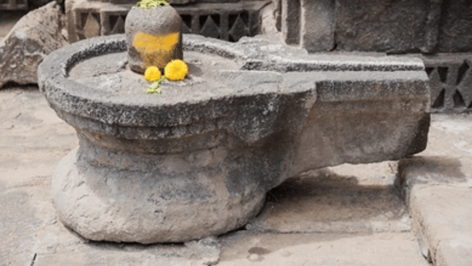 महादेवाचा आशीर्वाद मिळवण्यासाठी सोमवारी करा हे सोपे उपाय