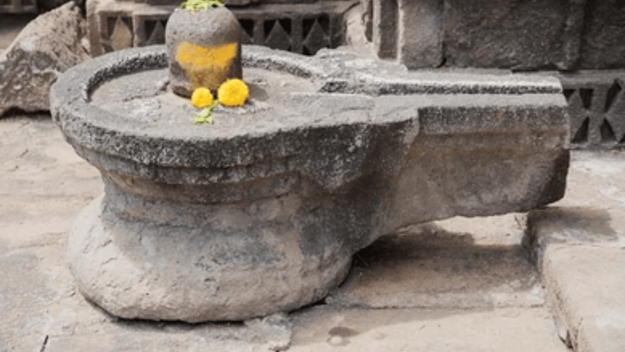 महादेवाचा आशीर्वाद मिळवण्यासाठी सोमवारी करा 'हे' सोपे उपाय महादेवाचा आशीर्वाद मिळवण्यासाठी सोमवारी करा 'हे' सोपे उपाय