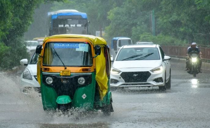 आता हवामान विभागाने पावासाचा नवा अंदाज व्यक्त केला आहे. या अंदाजानुसार पुढील 78 तासांमध्ये विदर्भात मुसळधार ते अतिमुसळधार पावसाची शक्यता आहे. या अंदाजानुसार काही भागात 200 एमएम पर्यंत पाऊस पडू शकतो.