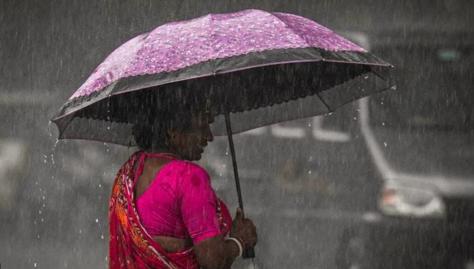 येत्या 16 ते 17 जुलै रोजी देशात अनेक ठिकाणी चांगला पाऊस होण्याची शक्यता आहे. महाराष्ट्रासाठीदेखील महत्त्वाचा हवामान अंदाज व्यक्त करण्यात आला आहे. या अंदाजानुसार 16 ते 21 जुलै या काळात कोकण आणि गोव्यात चांगला पाऊस होऊ शकतो.