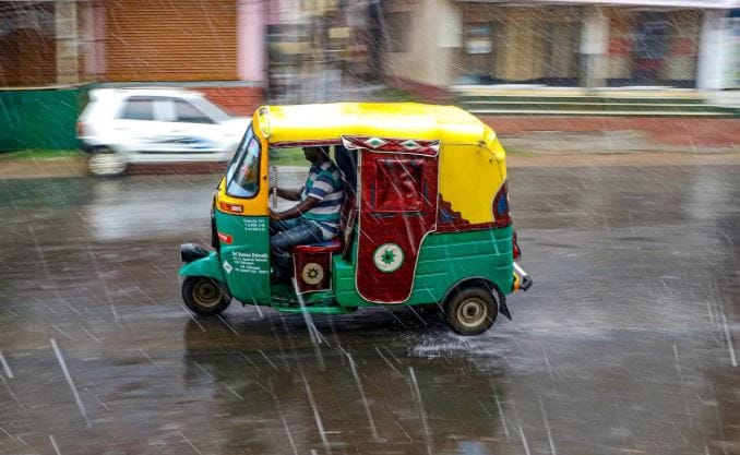 याच काळात गुजरात, मध्य महाराष्ट्र, मराठवाडा, या भागातही पाऊस होण्याची शक्यता आहे. त्यामुळे पावसाचा हा अंदाज लक्षात घेऊनच शेतकऱ्यांनी आपल्या शेतातील कामे करावीत, असे आवाहन करण्यात आले आहे. 