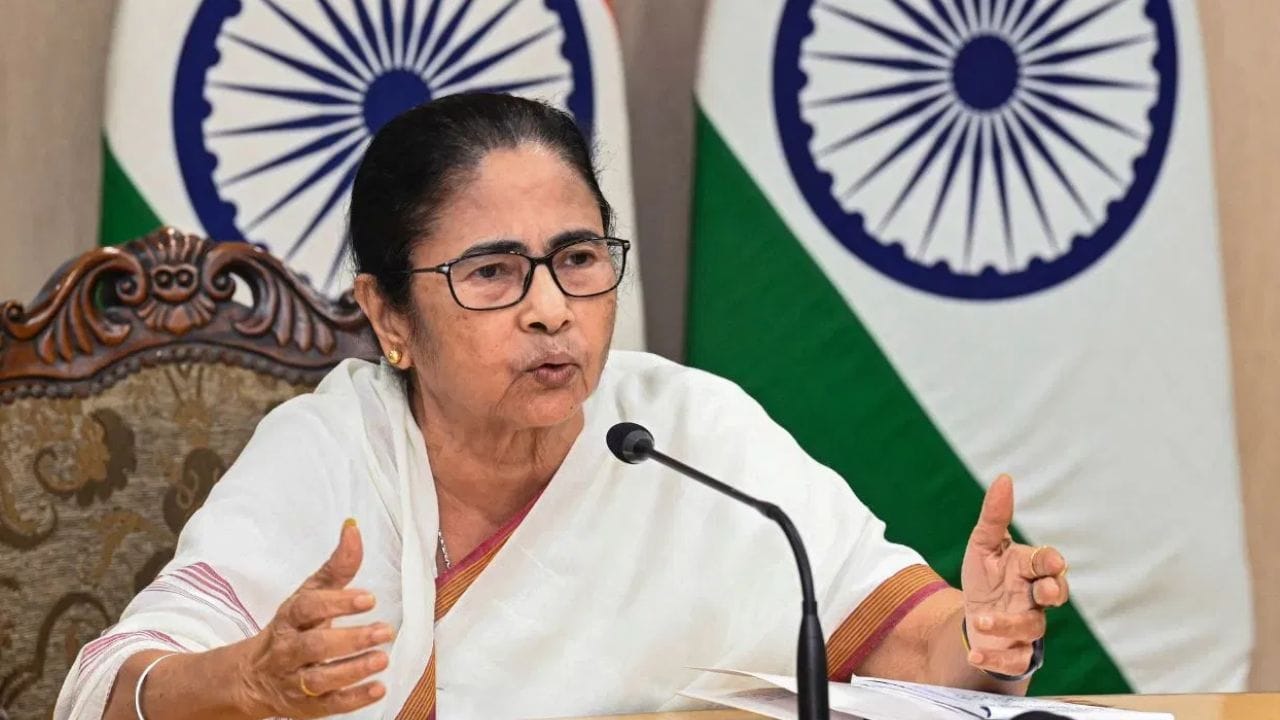 ममता बॅनर्जींना मोठा धक्का, तृणमूलच्या बंडखोर खासदारांबाबत सर्वात मोठी बातमी, लोकसभा अध्यक्षांचा मोठा निर्णय ममता बॅनर्जींना मोठा धक्का, तृणमूलच्या बंडखोर खासदारांबाबत सर्वात मोठी बातमी, लोकसभा अध्यक्षांचा मोठा निर्णय