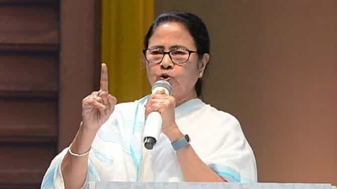 आमदार-खासदार पळाले, मुख्यालयावर ताबा, आता ममतांचे २८ वर्षे जुने निवडणूक चिन्ह जाणार ?