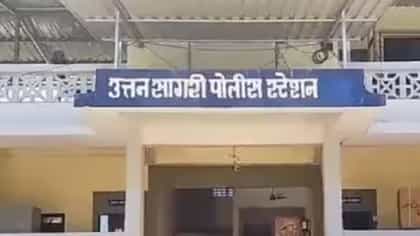 साखरपुड्याला जाण्यावरून वाद, पत्नीवर चाकूने हल्ला, मुलगा समोर येताच..