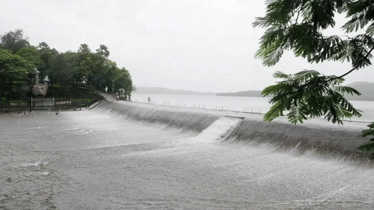 मुंबईकरांसाठी मोठा दिलासा! मुंबईतील जलसाठ्यांमध्ये दिवसेंदिवस वाढ, 7 धरणांची आकडेवारी समोर मुंबईकरांसाठी मोठा दिलासा! मुंबईतील जलसाठ्यांमध्ये दिवसेंदिवस वाढ, 7 धरणांची आकडेवारी समोर