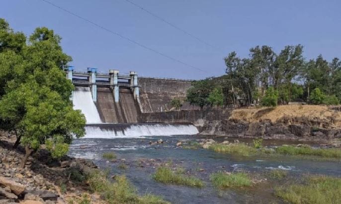 चांगला पाऊस झाल्याने मुंबईला पाणी पुरवठा करणाऱ्या एकूण ७ जलाशयांचा साठा ८३.६८ % टक्क्यांपर्यंत पोहोचला आहे. आता पावसाळा अजूनही संपलेला नाही. त्यामुळे भविष्यातील पावसामुळेही ही जलाशये भरणार आहेत. त्यामुळे मुंबईची पाणीटंचाईची चिंता कमी होणार आहे.