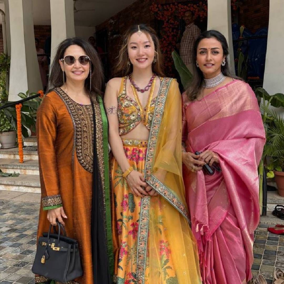 साऊथ सुपरस्टार महेश बाबूचा भाचा सिद्धार्थ गल्लाची लगीनघाई सुरू आहे. तेलुगू कुटुंबातल्या सिद्धार्थने साऊथ कोरियन गर्लफ्रेंड हाइन किम हिच्याशी साखरपुडा केला आहे. या साखरपुडा सोहळ्याचे फोटो महेश बाबूची पत्नी आणि अभिनेत्री नम्रता शिरोडकरने इन्स्टाग्रामवर पोस्ट केले आहेत.