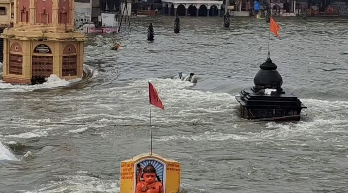 Nashik Rain: वातावरण फिरलं! नाशिकवरील ढगफुटीचं संकट टळलं? आता या भागावर अतिवृष्टीची भीती? नवीन अपडेट काय? Nashik Rain: वातावरण फिरलं! नाशिकवरील ढगफुटीचं संकट टळलं? आता या भागावर अतिवृष्टीची भीती? नवीन अपडेट काय?