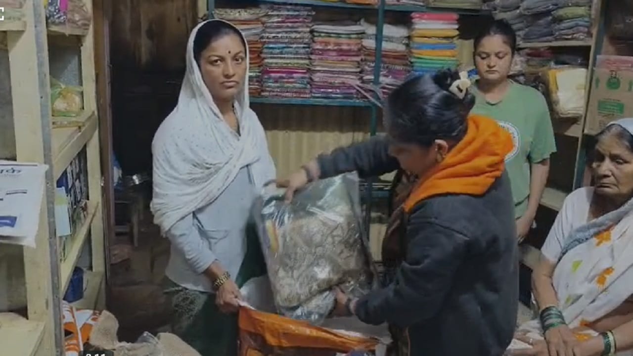 अनेक ठिकाणी छोट्या-मोठ्या टपऱ्यांमध्ये पुराचं पाणी भरलं असून आजूबाजूच्या परिसरातील नागरिकांना सतर्क राहण्याचे आवाहन प्रशासनाकडून केले जात आहे तर रामसेतू पूलही पाण्याखाली गेल्याने गोदाकाठाचे जनजीवन हे काहीसे विस्कळीत झाल्याची परिस्थिती निर्माण झाली आहे.