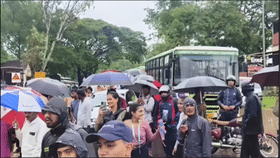 नाशिकमध्ये पावसाचा हाहा:कार, 300 विद्यार्थ्यांना बसला फटका.