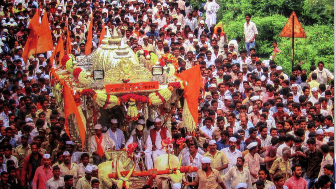 Pandharpur Wari | टाळ-मृदंगाच्या गजरात ज्ञानेश्वर माऊलींची पालखी सासवडकडे मार्गस्थ; खडतर दिवेघाट सर करत वारी चालली पंढरी
