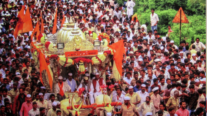 Pandharpur Wari | टाळ-मृदंगाच्या गजरात ज्ञानेश्वर माऊलींची पालखी सासवडकडे मार्गस्थ; खडतर दिवेघाट सर करत वारी चालली पंढरी Pandharpur Wari | टाळ-मृदंगाच्या गजरात ज्ञानेश्वर माऊलींची पालखी सासवडकडे मार्गस्थ; खडतर दिवेघाट सर करत वारी चालली पंढरी