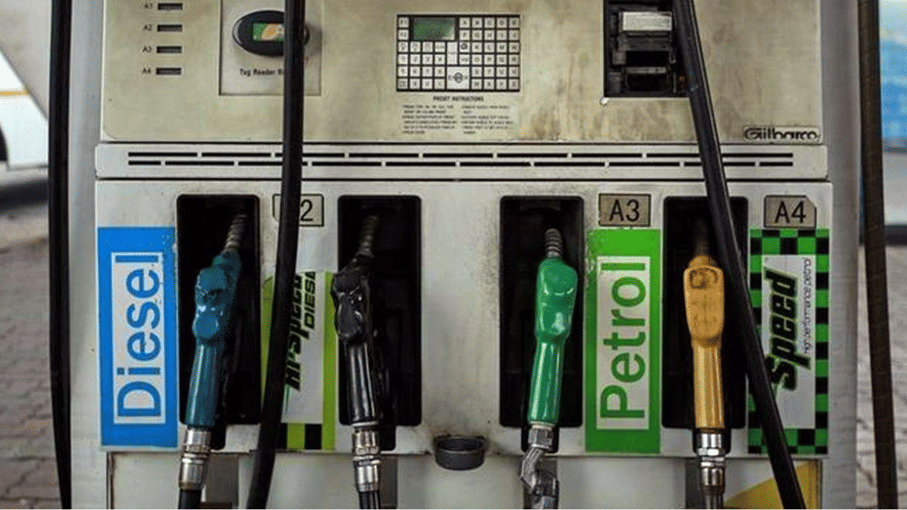 Petrol Diesel Rate: अमेरिका-इराणमध्ये पुन्हा युद्धाची झळ, भारतात पेट्रोल-डिझेलच्या किमतींवर परिणाम? दर तपासा Petrol Diesel Rate: अमेरिका-इराणमध्ये पुन्हा युद्धाची झळ, भारतात पेट्रोल-डिझेलच्या किमतींवर परिणाम? दर तपासा