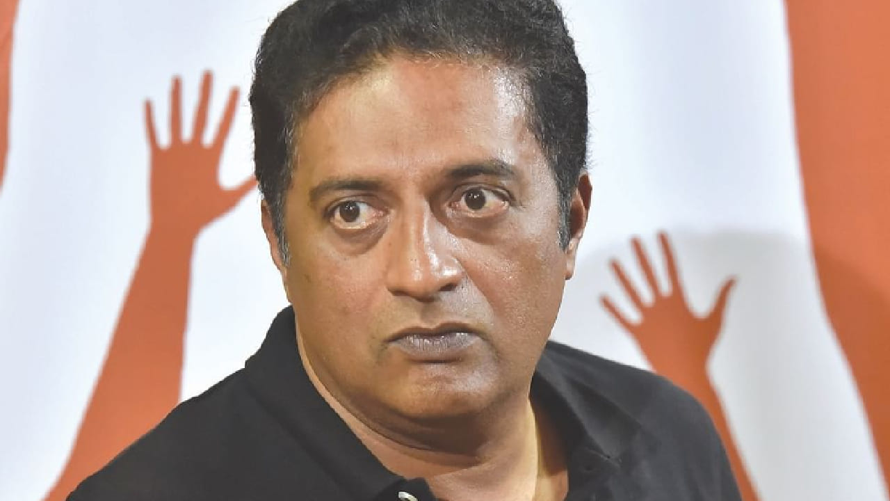 टॉपचे स्टार्स चूप का? जे शांत आहेत, त्यांना जनता माफ करणार नाही; प्रकाश राज यांनी टोचले कान टॉपचे स्टार्स चूप का? जे शांत आहेत, त्यांना जनता माफ करणार नाही; प्रकाश राज यांनी टोचले कान