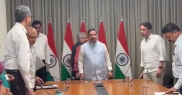 धर्मेंद्र प्रधान यांचा राजीनामा, प्रल्हाद जोशींनी स्वीकारला शिक्षणमंत्रिपदाचा पदभार, कसा आहे राजकीय प्रवास?