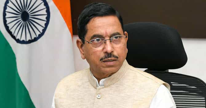 Pralhad joshi : PM मोदींच्या मंत्रिमंडळात मोठी उलथापालथ; केंद्रीय शिक्षण मंत्रिपदाची जबाबदारी मिळताच प्रल्हाद जोशींची महत्वाची प्रतिक्रिया