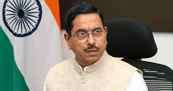 Pralhad joshi : PM मोदींच्या मंत्रिमंडळात मोठी उलथापालथ; केंद्रीय शिक्षण मंत्रिपदाची जबाबदारी मिळताच प्रल्हाद जोशींची महत्वाची प्रतिक्रिया