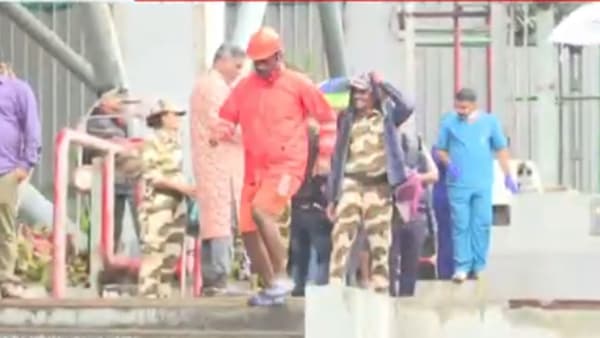 पुण्यात मोठी दुर्घटना, बचावासाठी थेट आर्मी पोहोचली, आक्रोश आणि मातम, इमारत कोसळल्याने खळबळ; अनेकजण अडकले