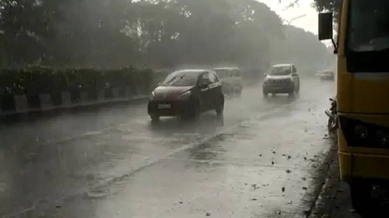 पुण्यात पावसाचे तांडव, 4 जणांचा मृत्यू, 2 जण बेपत्ता, ऑरेंज अलर्टमुळे चिंता आणखी वाढली! पुण्यात पावसाचे तांडव, 4 जणांचा मृत्यू, 2 जण बेपत्ता, ऑरेंज अलर्टमुळे चिंता आणखी वाढली!