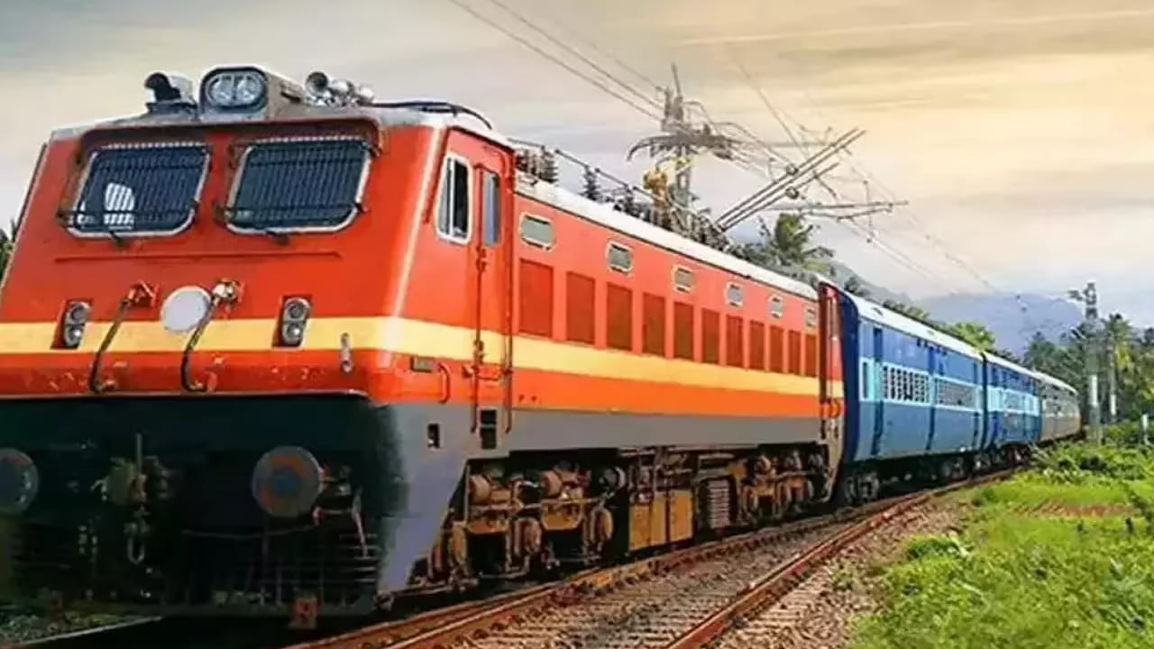 मात्र, अनेकदा प्रवाशांना आपल्या गावापर्यंत थेट रेल्वे सेवा उपलब्ध नसते. अशा वेळी दोन किंवा तीन गाड्या बदलून प्रवास करावा लागतो. त्यामुळे वेळ अधिक लागतो आणि प्रवासही काहीसा कष्टदायक ठरतो.