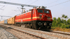 Railway News: चालत्या ट्रेनमध्ये हनिमून आणि आता चक्क... व्हिडीओ व्हायरल, मोठी खळबळ