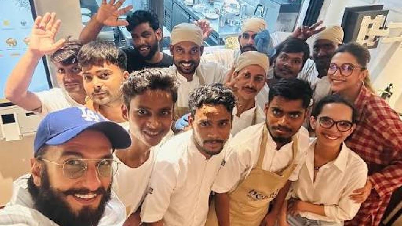 या व्हिडीओमध्ये लंच डेटनंतर दीपिका आणि रणवीर तृप्त मनाने रेस्टॉरंटबाहेर पडताना दिसत आहेत. यावेळी दोघंही कॅज्युअल लूकमध्ये दिसून आले. दीपिकाने कम्फर्टेबल को-ऑर्ड सेट घातला होता, तर रणवीरसुद्धा टी-शर्ट आणि ब्लॅक पँटमध्ये दिसला. यावेळी दोघांनी चेहऱ्यावर मास्क लावला होता. 
