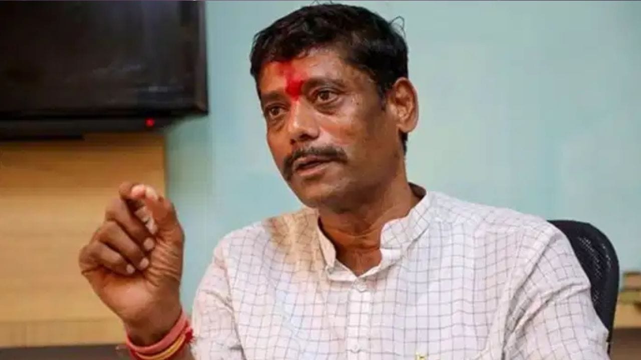 मोठी बातमी! रवींद्र धंगेकर यांच्या अटकपूर्व जामिनावर सोमवारी सुनावणी, पोलिसांच्या पथकांकडून शोध सुरू मोठी बातमी! रवींद्र धंगेकर यांच्या अटकपूर्व जामिनावर सोमवारी सुनावणी, पोलिसांच्या पथकांकडून शोध सुरू