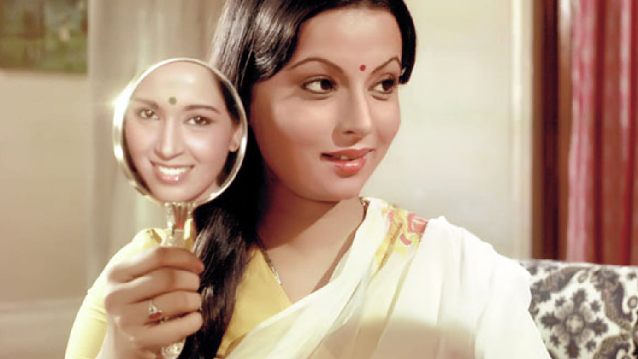 2010 मध्ये दिलेल्या एका मुलाखतीत त्यांनी, इतकी वर्षे चित्रपटसृष्टीत काम करूनही लोक मला जया भादुरींची बहीण समजतात अशी खंत व्यक्त केली होती. 1968 मध्ये 'तेरी तलाश में' या चित्रपटातून त्यांनी कारकिर्दीची सुरुवात केली. 