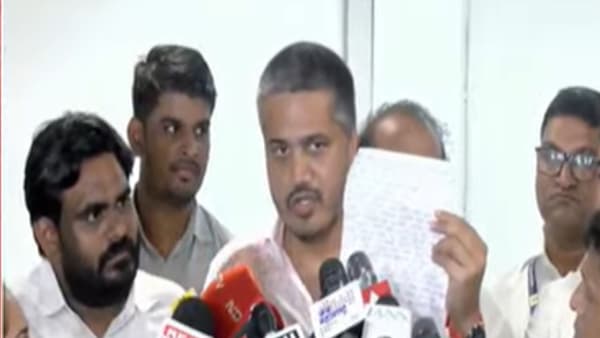 औषध निरीक्षक भरती कथित पेपरफुटी प्रकरण, रोहित पवारांनी घेतली तुकाराम मुंढेंची भेट, मोठी अपडेट