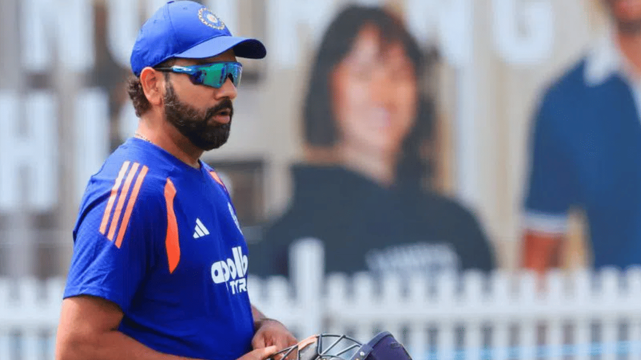 Rohit Sharma: टी-शर्ट, शॉर्ट्स आणि स्लिपर्स घालून, तोंड लपवून ट्रेननं करावा लागला प्रवास, शतकानंतर रोहितवर अशी वेळ का ओढवली? Rohit Sharma: टी-शर्ट, शॉर्ट्स आणि स्लिपर्स घालून, तोंड लपवून ट्रेननं करावा लागला प्रवास, शतकानंतर रोहितवर अशी वेळ का ओढवली?