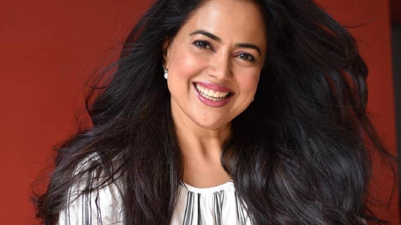 समीराने सांगितलं की, एक दिवस ती शाळेत जात असताना समोरून 14-15 वर्षांचा मुलगा सायकलवरून आला. काही कळायच्या आत, त्याने समीराच्या छातीवर जोरात हात मारला आणि हसत तिथून पळून जाण्याचा प्रयत्न केला.