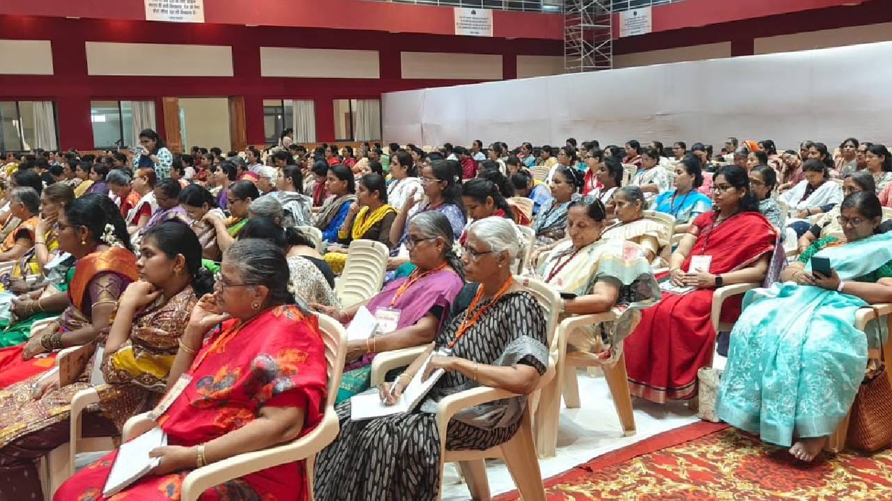जागतिक महिला दिनानिमित्त भारतीय विद्वत परिषदेसोबत राष्ट्र सेविका समितीने दिल्लीतील विज्ञान भवन येथे ‘नारी से नारायणी’ या नावाने एका संमेलनाचे आयोजन केले होते. या संमेलनात देशभरातून १५०० हून अधिक महिला सहभागी झाल्या. या कार्यक्रमाच्या समारोपावेळी महामहिम राष्ट्रपती द्रौपदी मुर्मू यांनी मार्गदर्शन केले. समालखा येथे सुरू असलेल्या या बैठकीला समितीच्या विविध स्तरांवरील पदाधिकारी उपस्थित आहेत. बैठकीचा समारोप २६ जुलै रोजी होणार आहे.