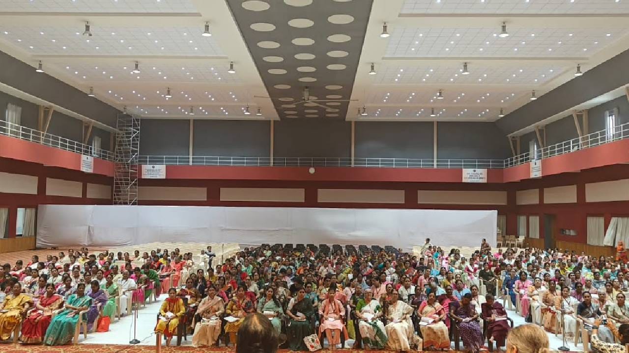यावर्षी बंगालमध्ये दीर्घ कालावधीनंतर समितीच्या सेविकांनी पथसंचलनाचे आयोजन केले. जम्मू येथील शिक्षण वर्गात मुसळधार पाऊस आणि वादळाच्या परिस्थितीतही सेविका मैदानात ठामपणे उभ्या राहिल्या आणि त्यांनी अदम्य धैर्याचे दर्शन घडवले. वंदनीया प्रमुख संचालिकाजी यांच्या छत्तीसगड प्रांताच्या प्रवासादरम्यान त्यांनी सुमारे २५ विविध समुदायांतील महिलांसोबत सामाजिक समरसता बैठकीत सहभाग घेतला.