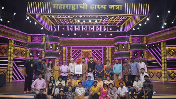 सोनी मराठी वाहिनीवरील प्रेक्षकांचा लाडका विनोदी कार्यक्रम 'महाराष्ट्राची हास्यजत्रा' गेली अनेक वर्षे महाराष्ट्राला मनमुराद हसवत आहे. दर्जेदार विनोद, कलाकारांची अफलातून सादरीकरणं आणि प्रत्येक वयोगटातील प्रेक्षकांशी जुळलेली नाळ यामुळे हा कार्यक्रम आज घराघरातील आवडीचा ठरला आहे.